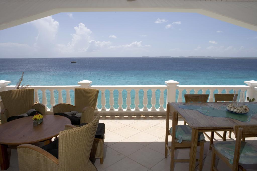Belmar Oceanfront Apartments Bonaire Oda fotoğraf